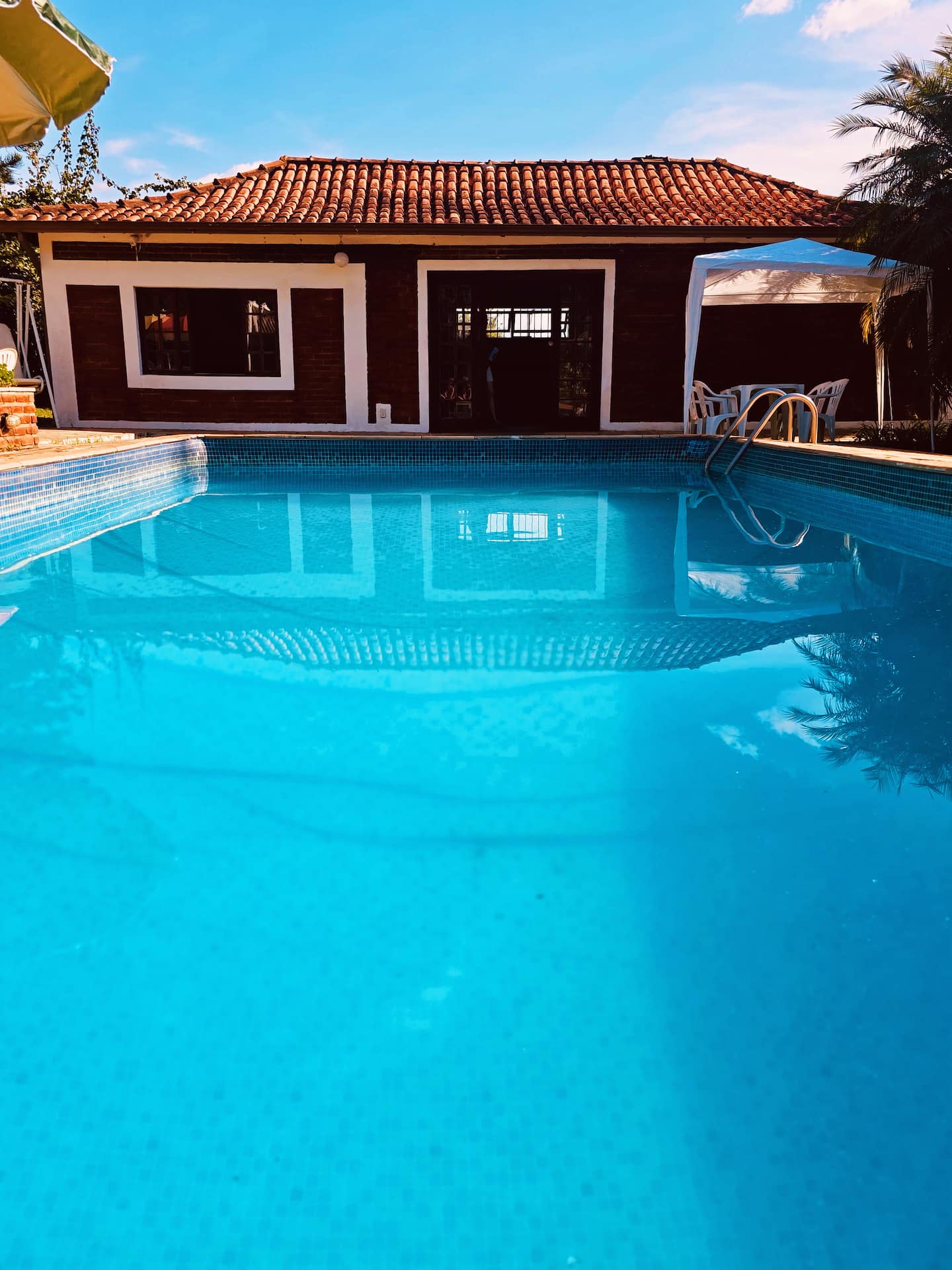 Piscina da chácara em Sarapuí, onde será nossa celebração